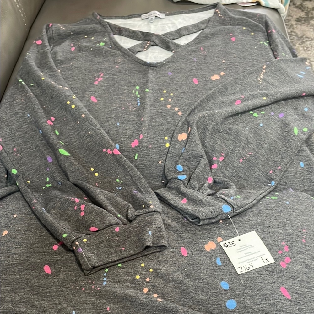 Gray Long Sleeve Tee for Casual Comfort